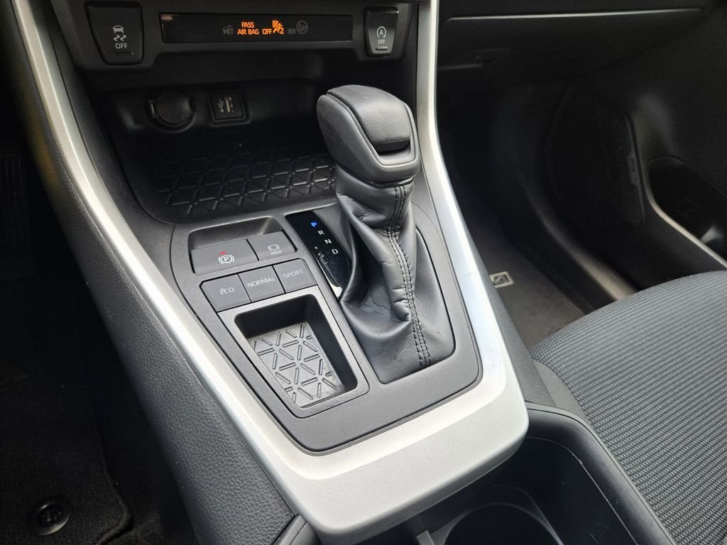 2024 Toyota RAV4 LE - Photo 14