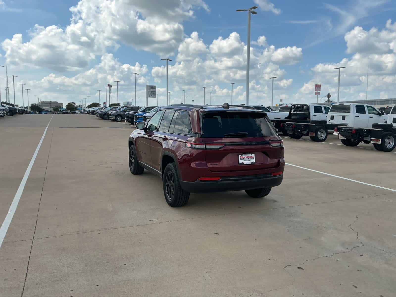 Used 2024 Velvet Red Pearlcoat Jeep Altitude image 8