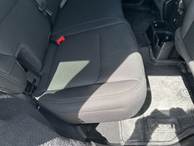 Used 2020 White Jeep Unlimited Sahara image 18