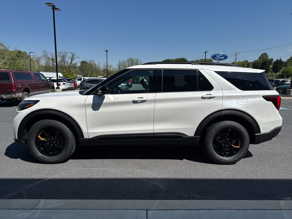 New 2026 Star White Metallic Tri-Coat Ford Tremor image 11