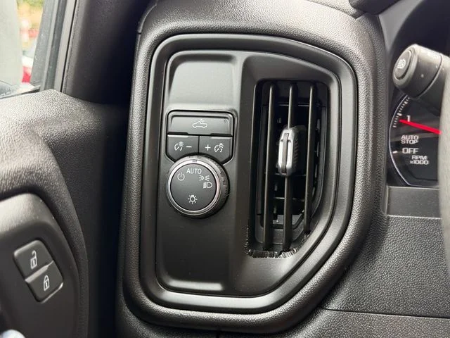 Used 2022 White Chevrolet Custom image 27
