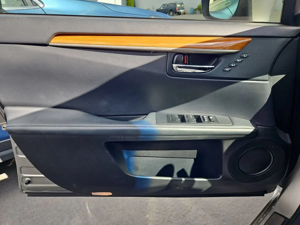 Used 2015  Lexus Hybrid image 10