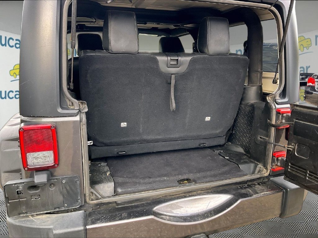 Used 2017 Granite Crystal Metallic Clearcoat Jeep Sahara image 30
