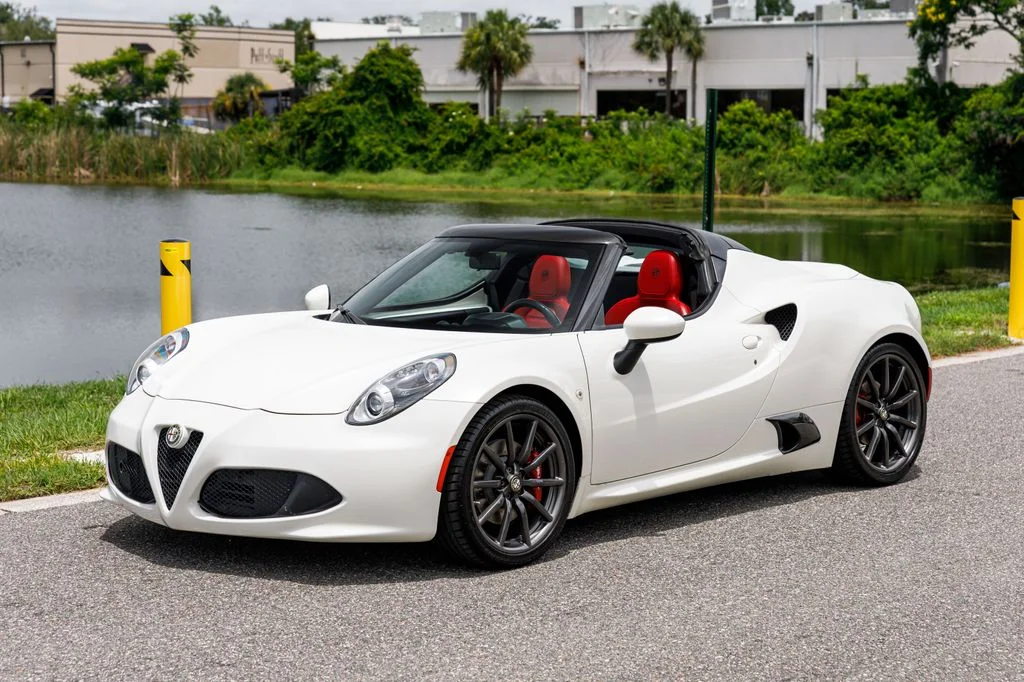 Used 2016 White Alfa Romeo Base image 7