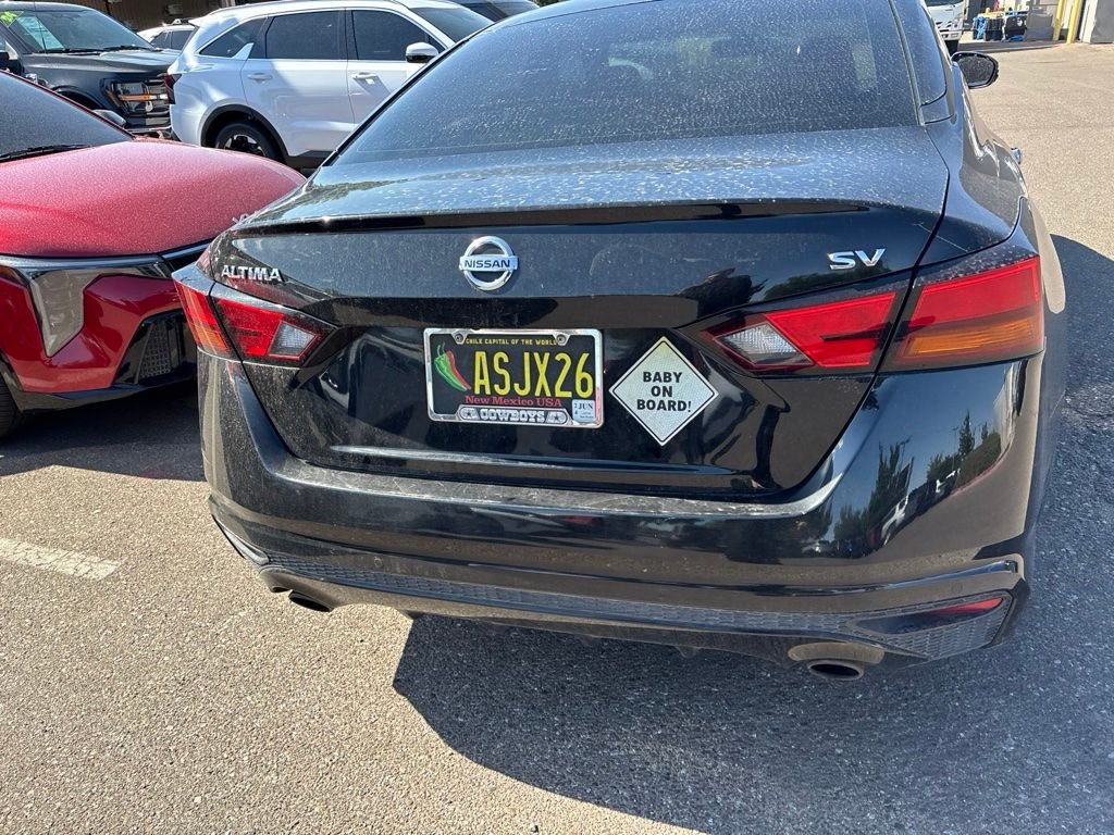 Used 2019 Black Nissan 2.5 SV image 17