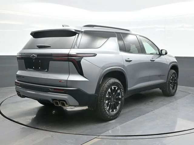 Used 2025 Gray Chevrolet Z71 image 9