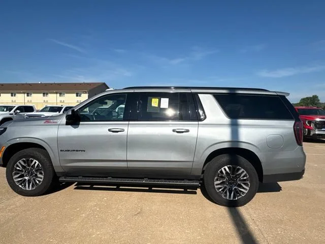 2025 Chevrolet Suburban Z71 - Photo 6