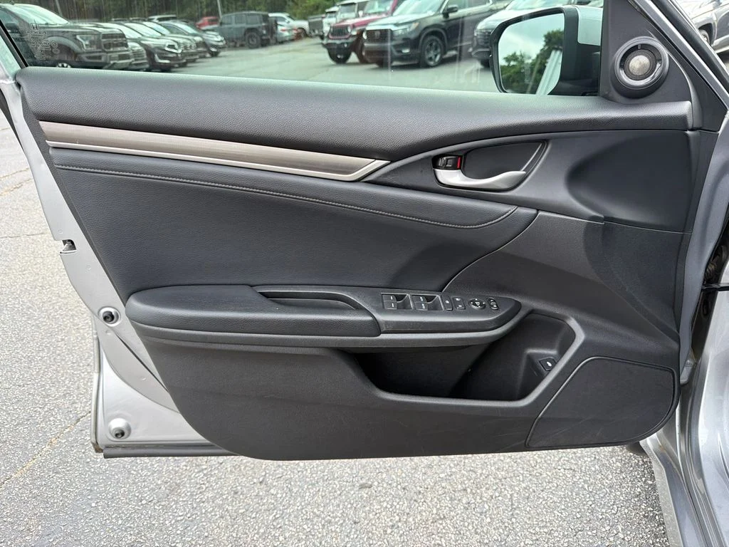 Used 2020 Silver Honda Touring image 10