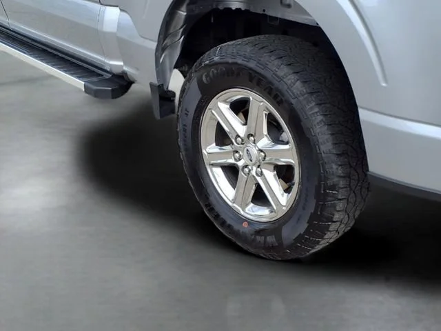 Used 2025  Ford Y image 22
