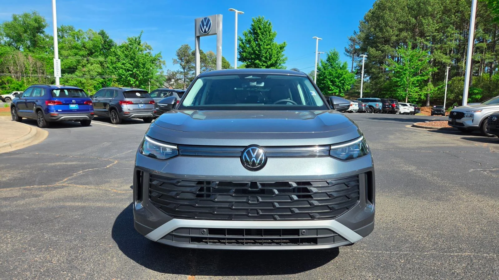 New 2026 Platinum Gray Metallic Volkswagen SE image 8