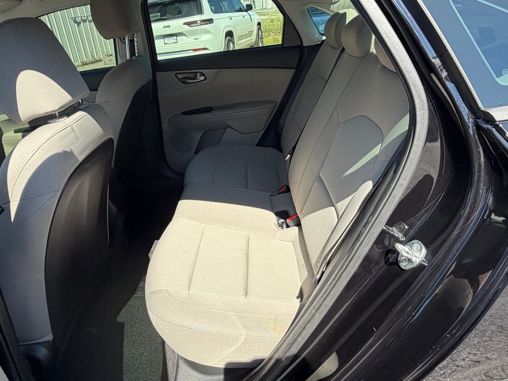 Used 2021 Black Kia LXS image 23