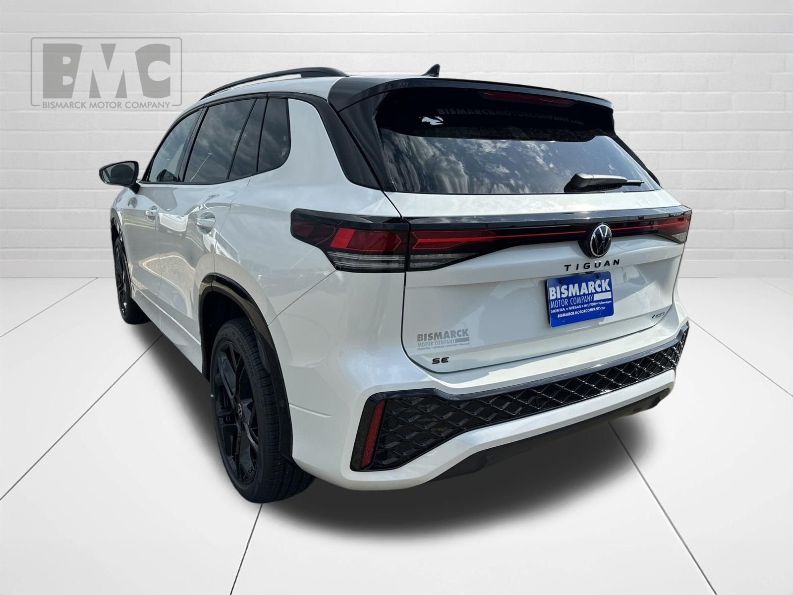 New 2026 White/off-white Volkswagen 2.0T SE R-Line Black image 4