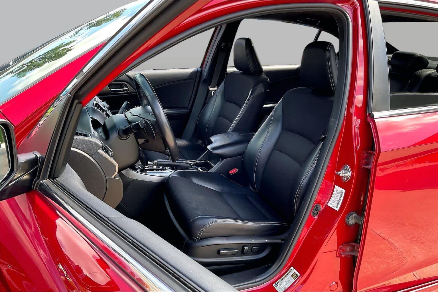 Used 2016 Basque Red Pearl II Honda Sport image 8