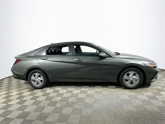 New 2026 Hyundai ELANTRA SE