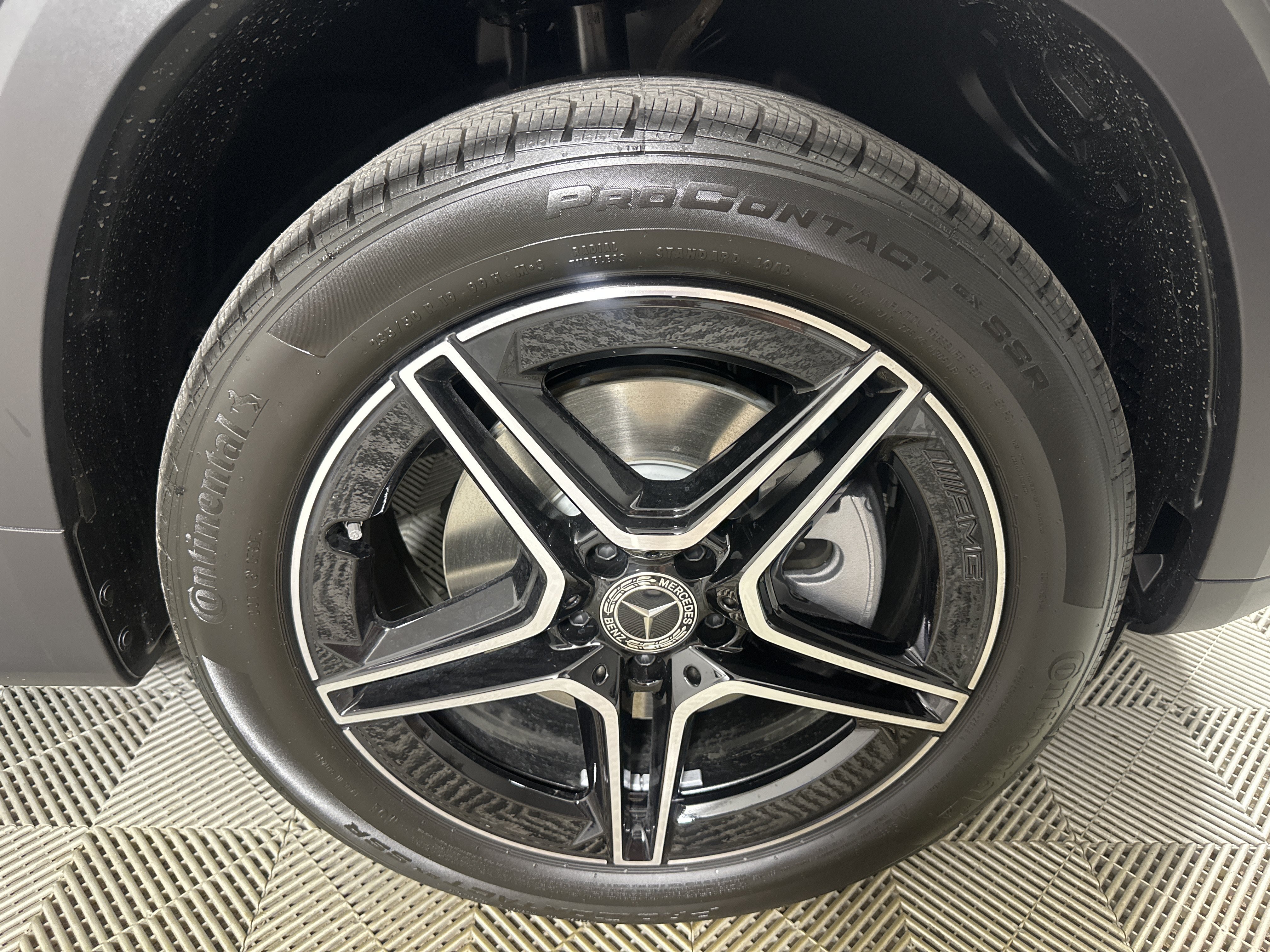 New 2026 Mountain Grey Metallic Mercedes-Benz GLB 250 image 26