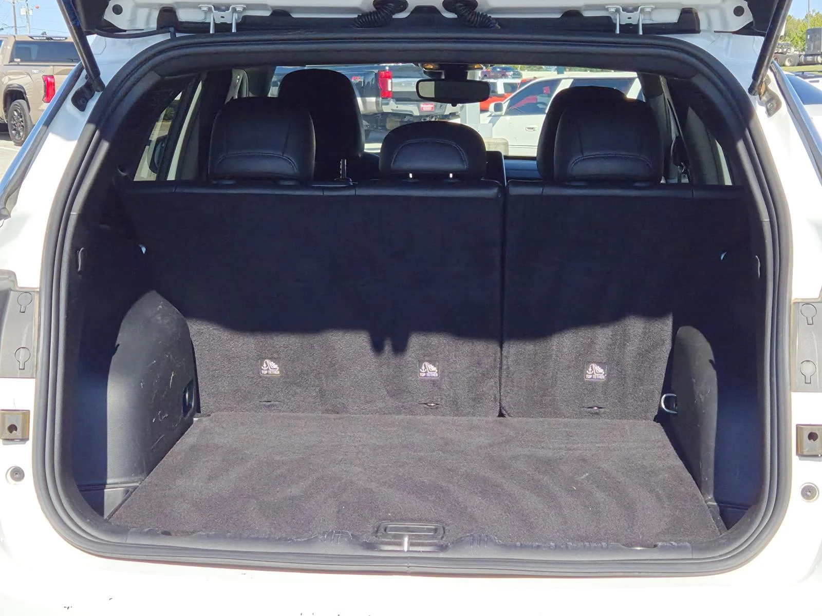 Used 2025 White/off-white Jeep Latitude 4x4 image 10