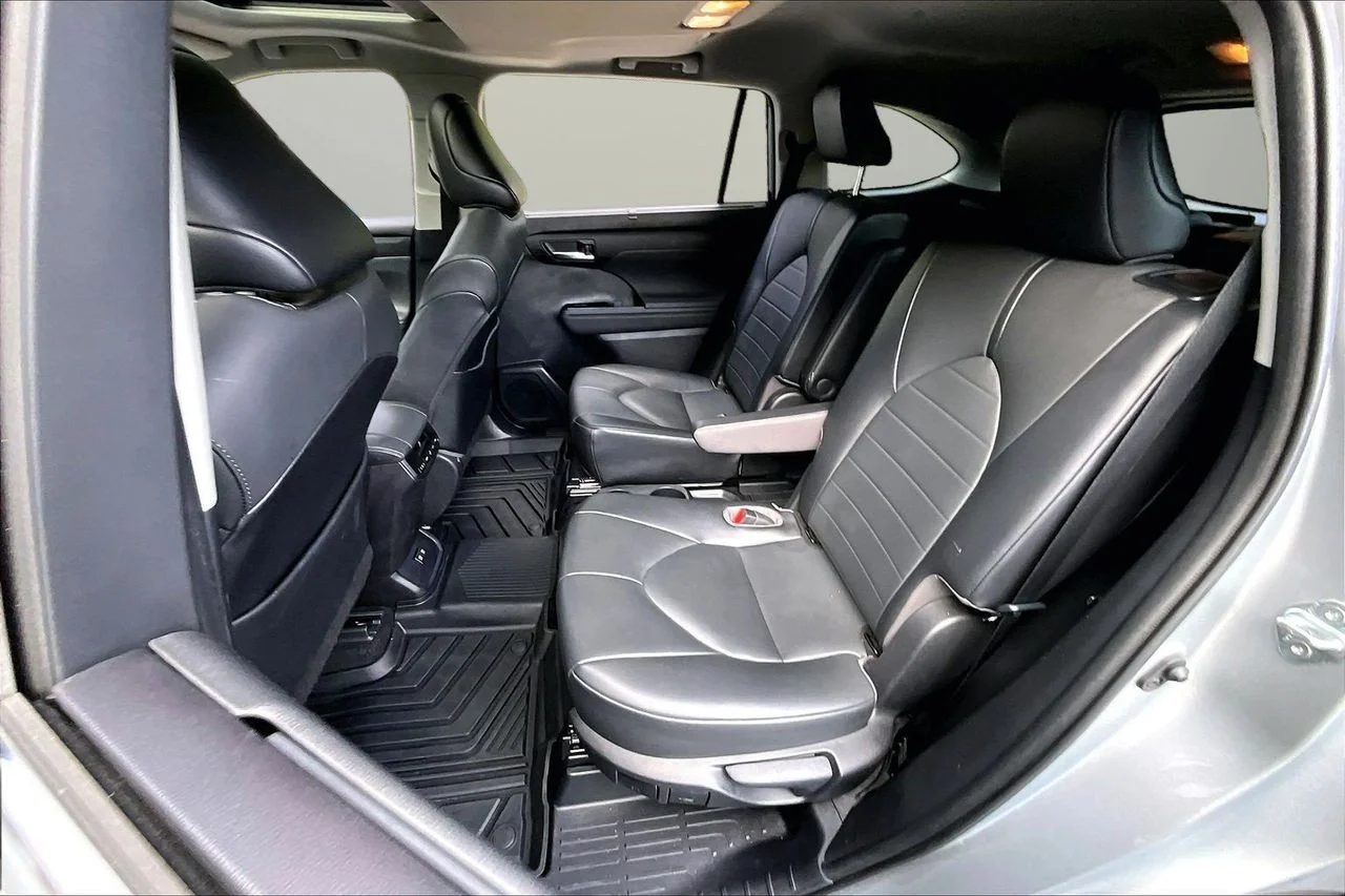 Certified Used 2021 Silver Toyota XLE image 21