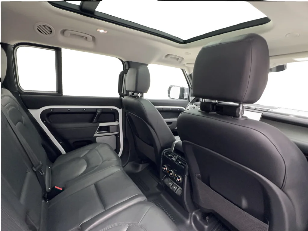 Used 2023 White Land Rover SE image 29