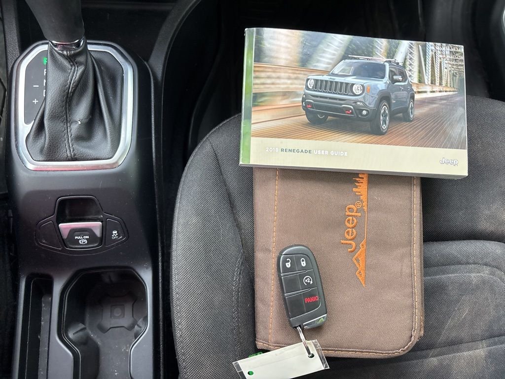 Certified Used 2018 Gray Jeep Latitude image 18