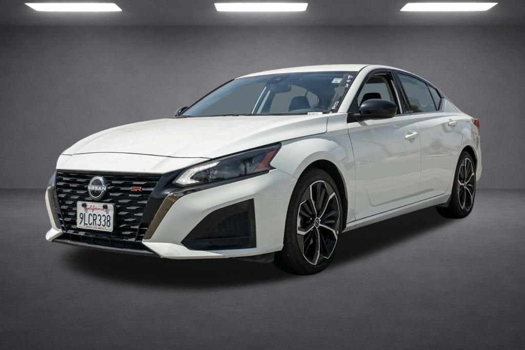 Used 2024 White Nissan 2.5 SR image 8