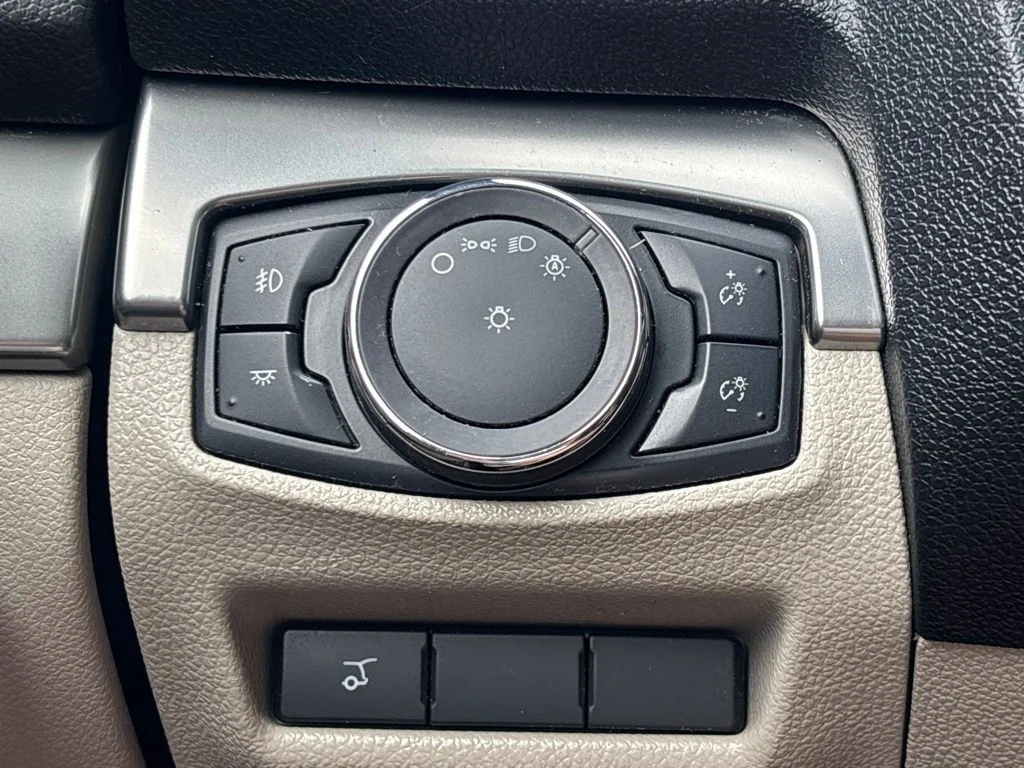 Used 2018 White Ford XLT image 25