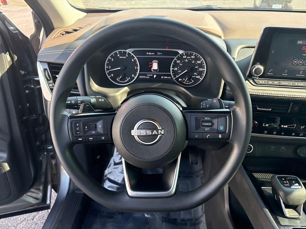 Used 2022 Gray Nissan SV image 17