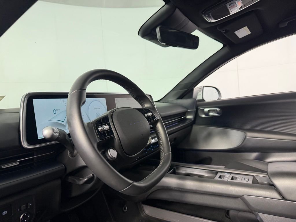 Used 2025 White Hyundai Calligraphy image 23