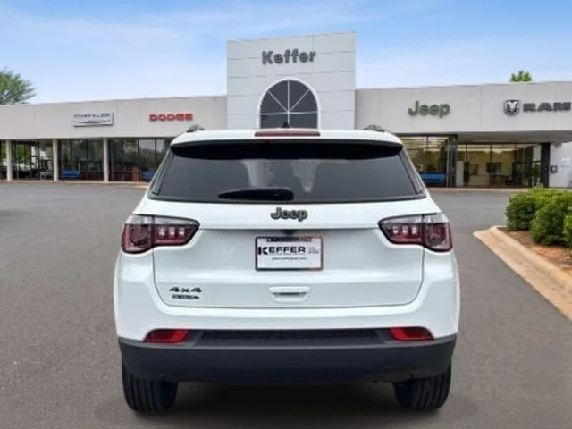 New 2026 White/off-white Jeep Latitude image 4