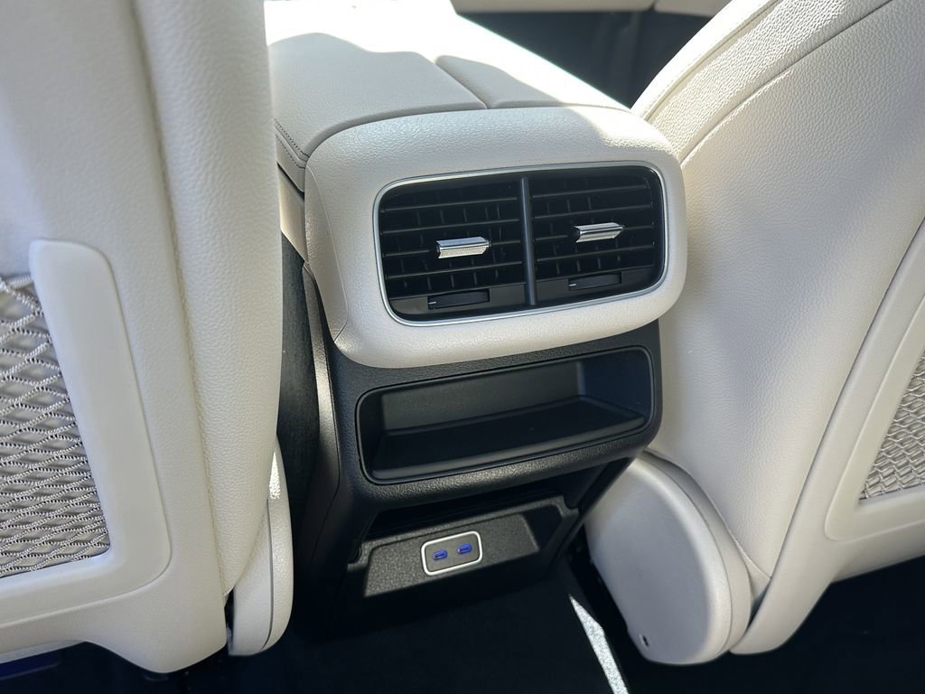New 2026 MANUFAKTUR Moonlight White Metallic Mercedes-Benz GLE 350 image 65