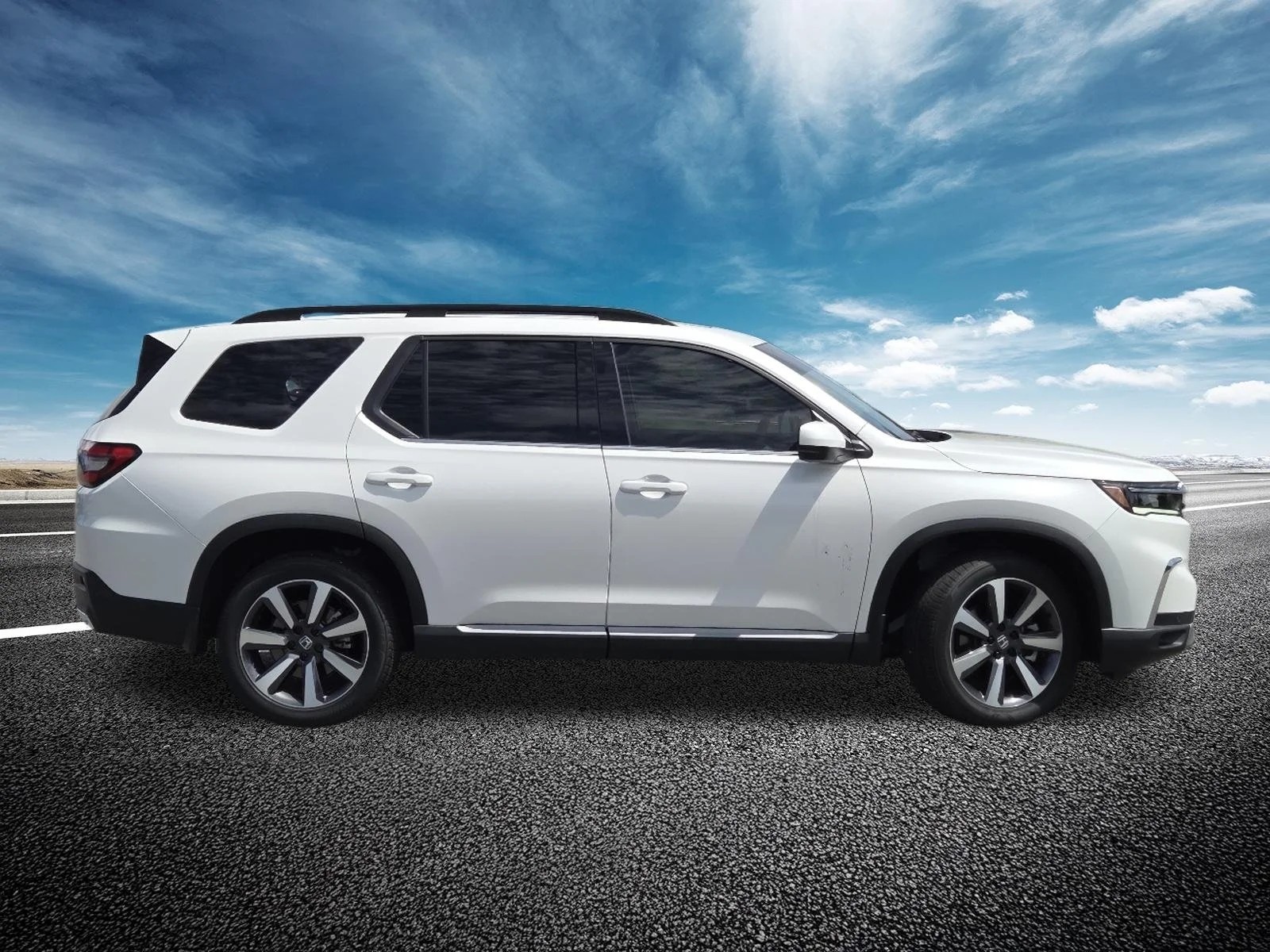 Used 2025 Platinum White Pearl Honda Touring AWD image 20