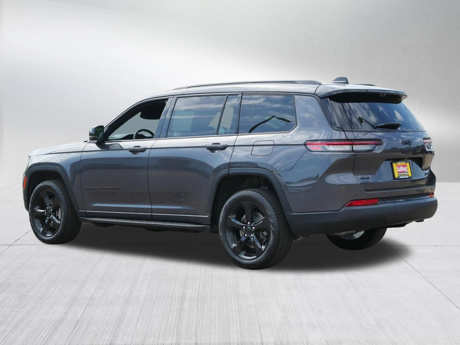 Used 2025 Baltic Gray Metallic Clearcoat Jeep Limited image 5