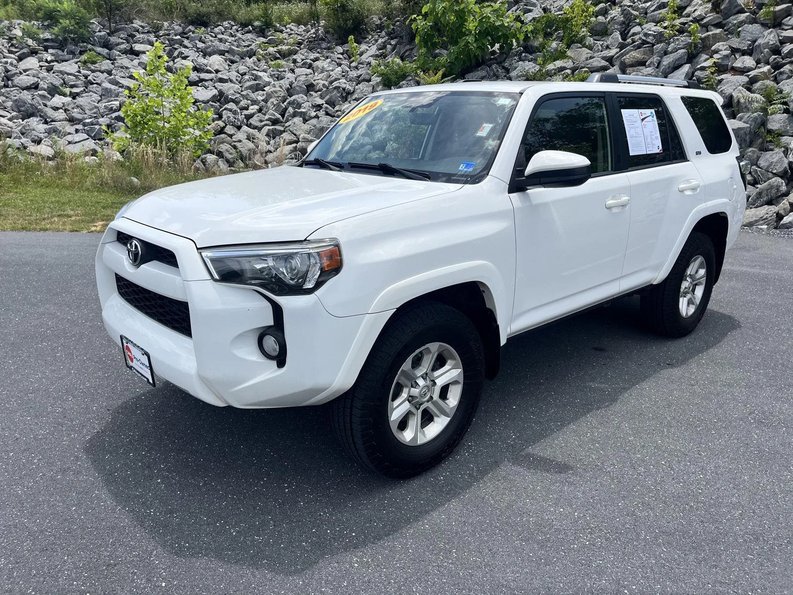Used 2019 Super White Toyota SR5 image 4