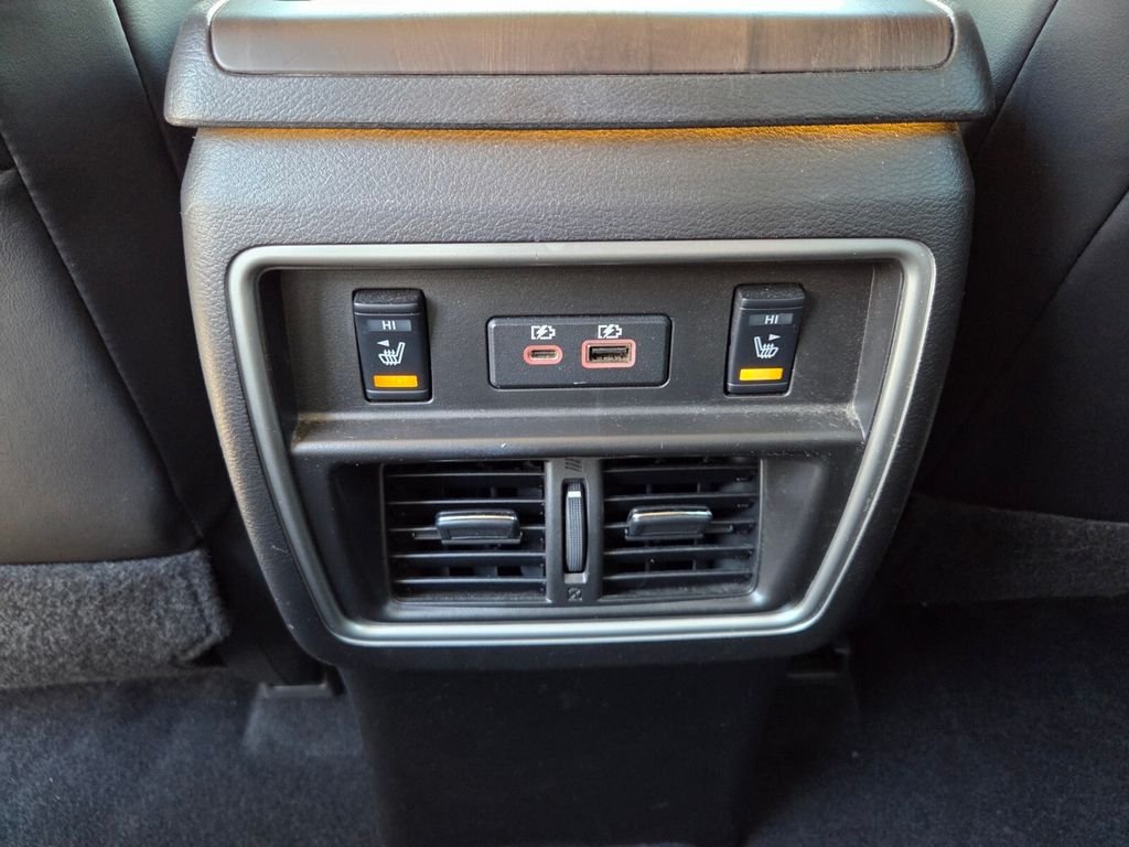 Used 2021 White Nissan Platinum image 16