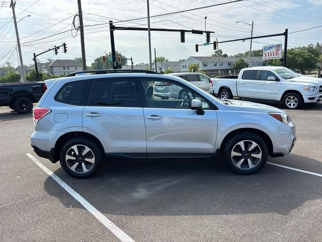Used 2017 Silver Subaru 2.5i Premium image 30