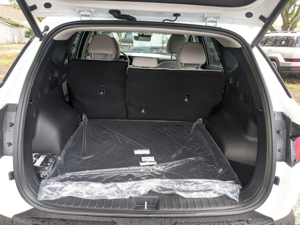 New 2026 White Hyundai SEL FWD image 12