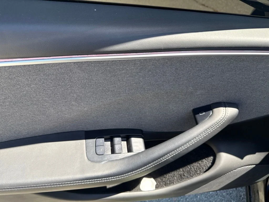 Used 2024  Tesla Base image 12