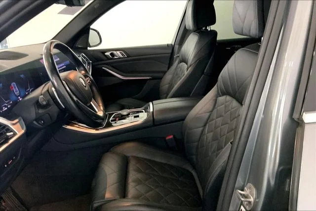 Used 2024 Skyscraper Grey Metallic BMW xDrive40i image 10