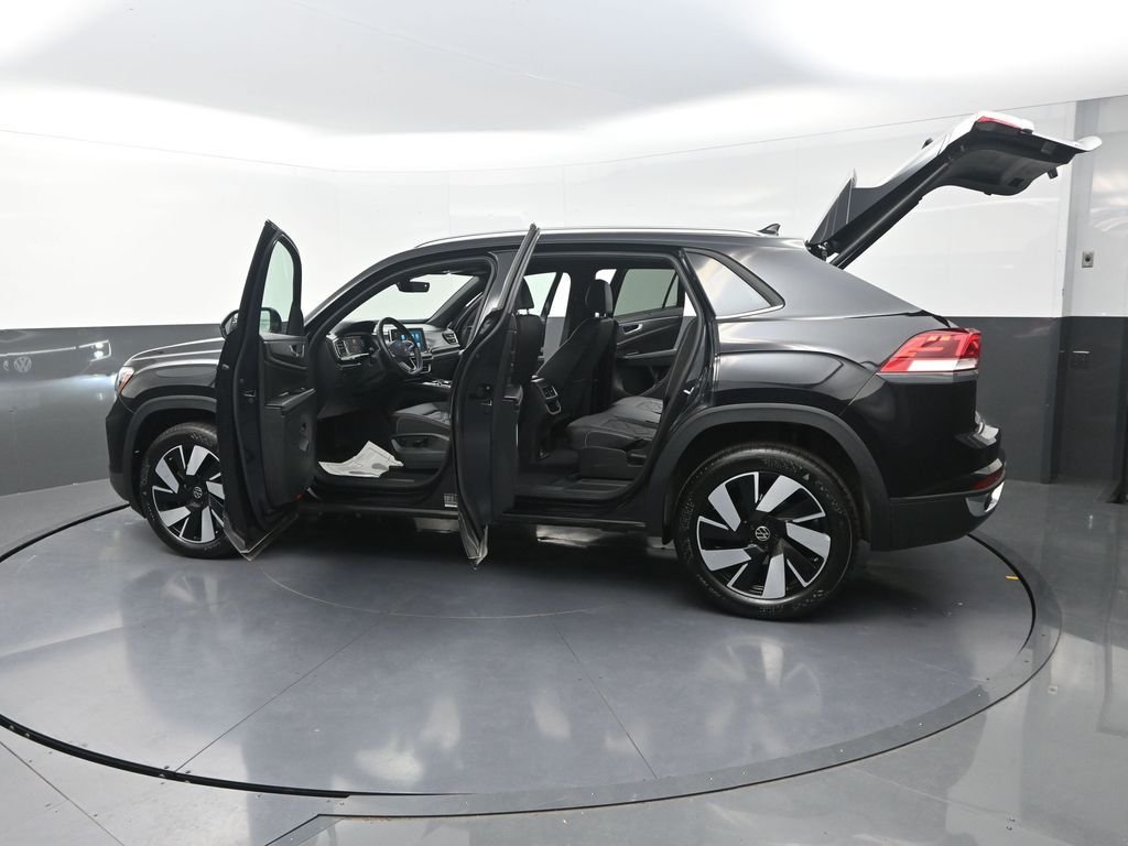 Used 2026  Volkswagen SE w/Technology image 36
