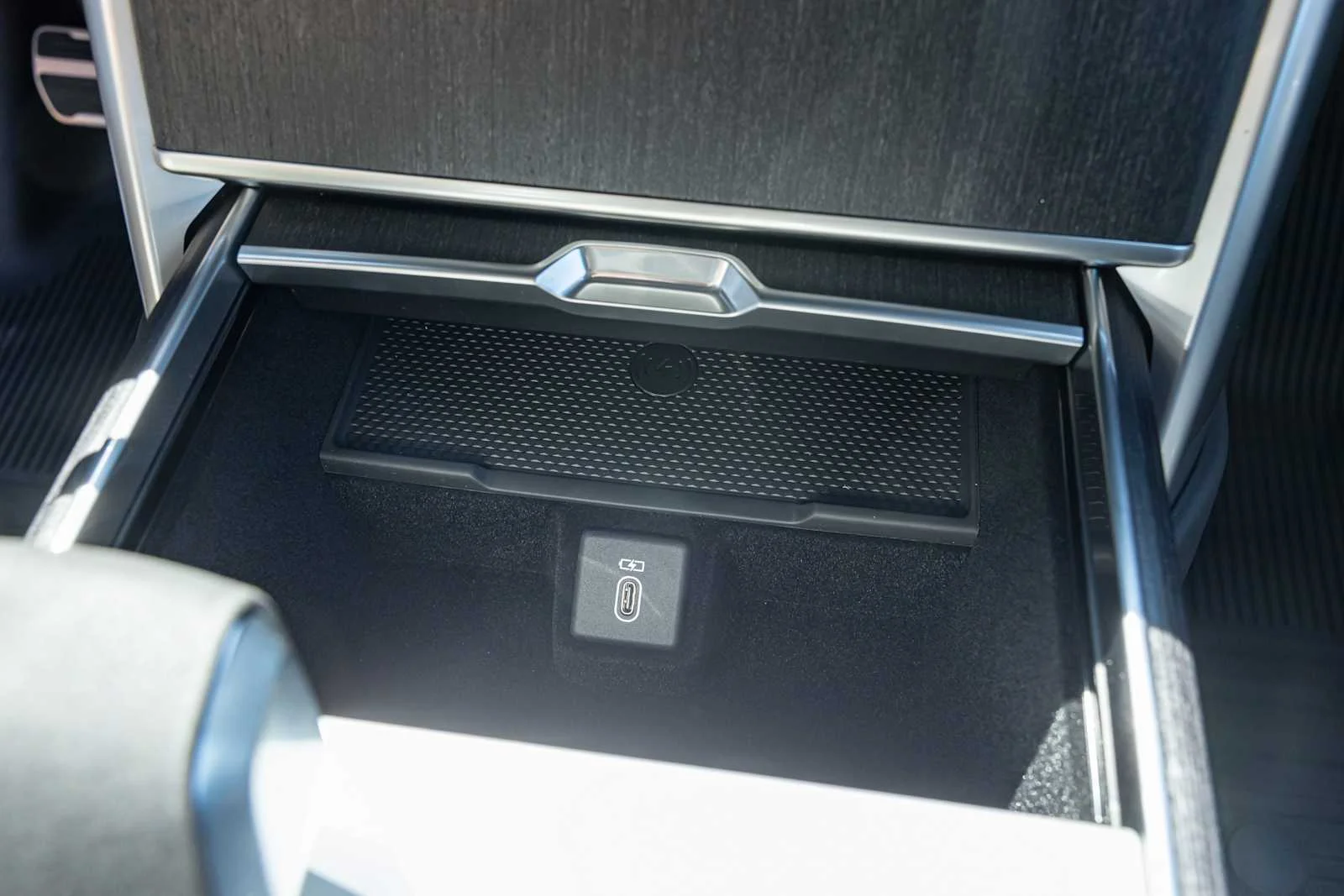 New 2026 Fuji White Land Rover SE image 19