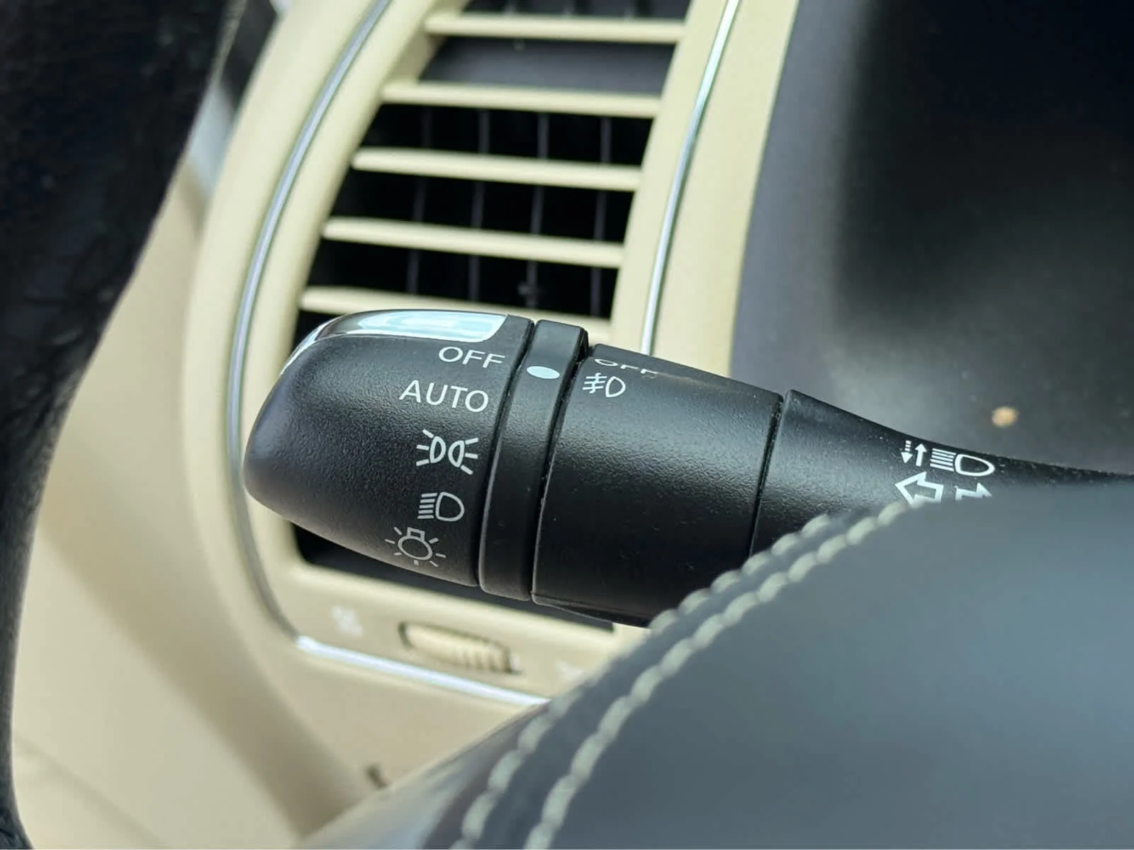 Used 2019 Moonstone White INFINITI LUXE image 18