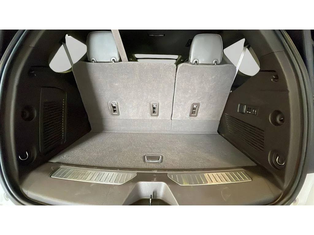 Used 2022 White Frost Tri-Coat GMC Denali image 18