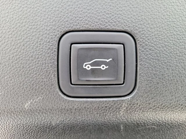 Used 2024 Summit White GMC SLT image 8