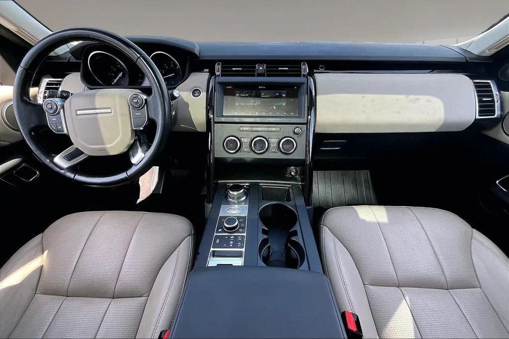 Used 2018 White Land Rover SE image 15