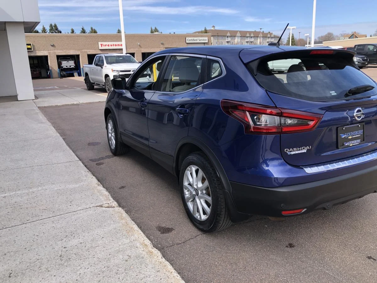 Used 2023 Blue Nissan AWD S CVT image 5
