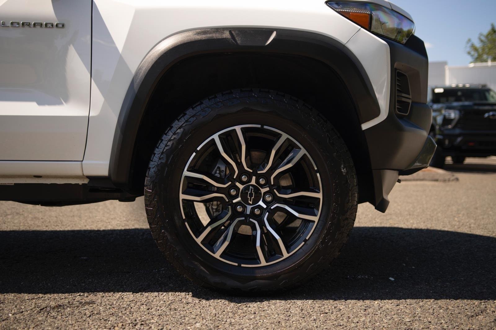 New 2025 Summit White Chevrolet Trail Boss image 11