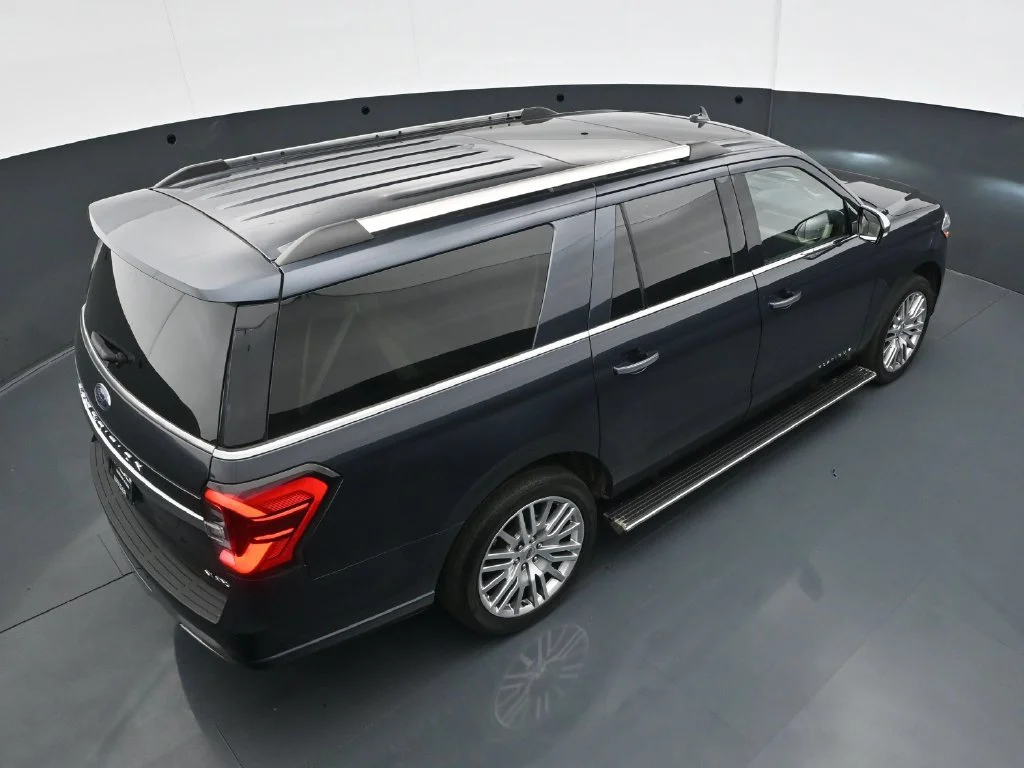 Used 2024  Ford Platinum image 42