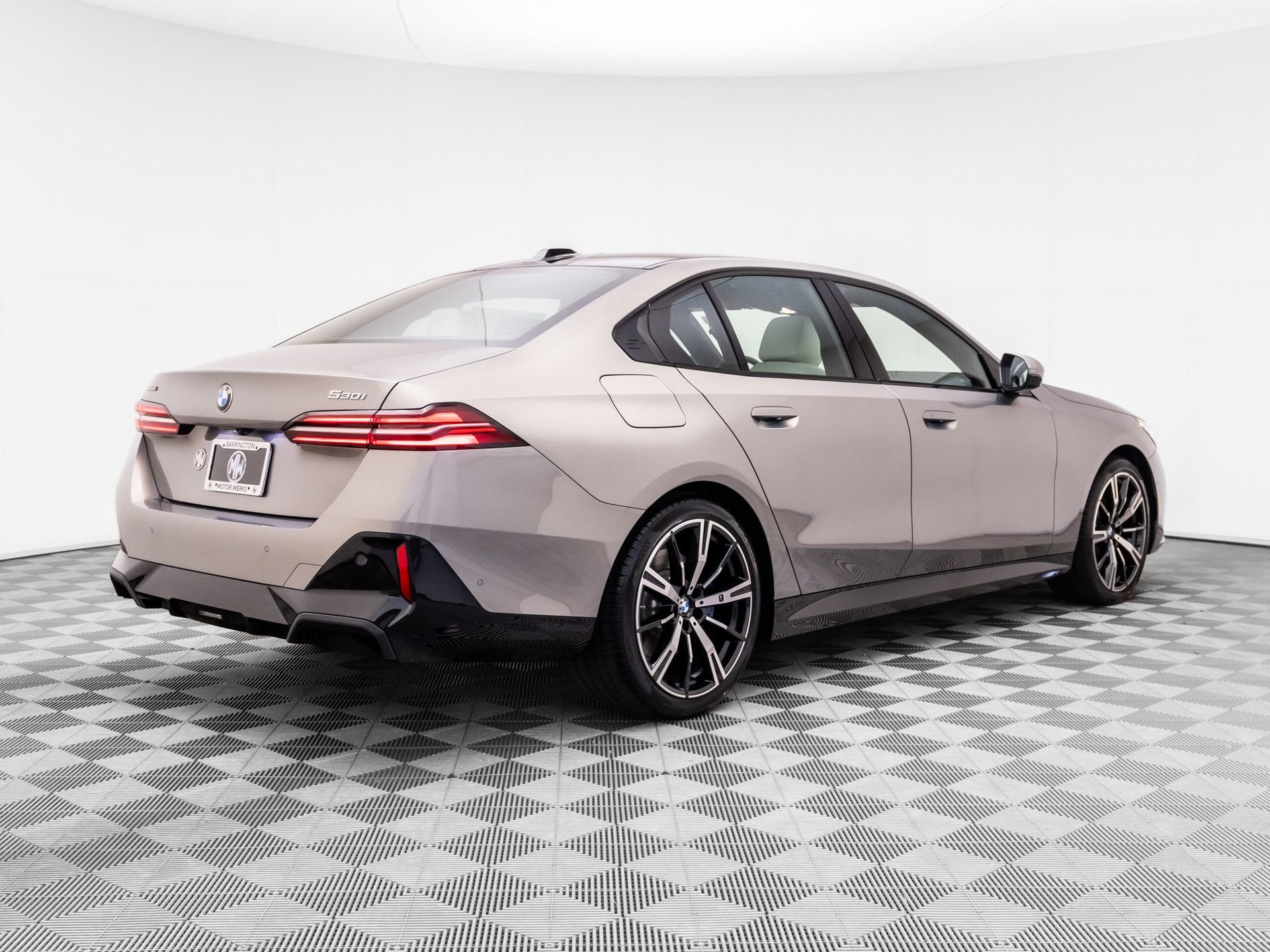 New 2026 Oxide Grey Metallic BMW 530i xDrive image 6