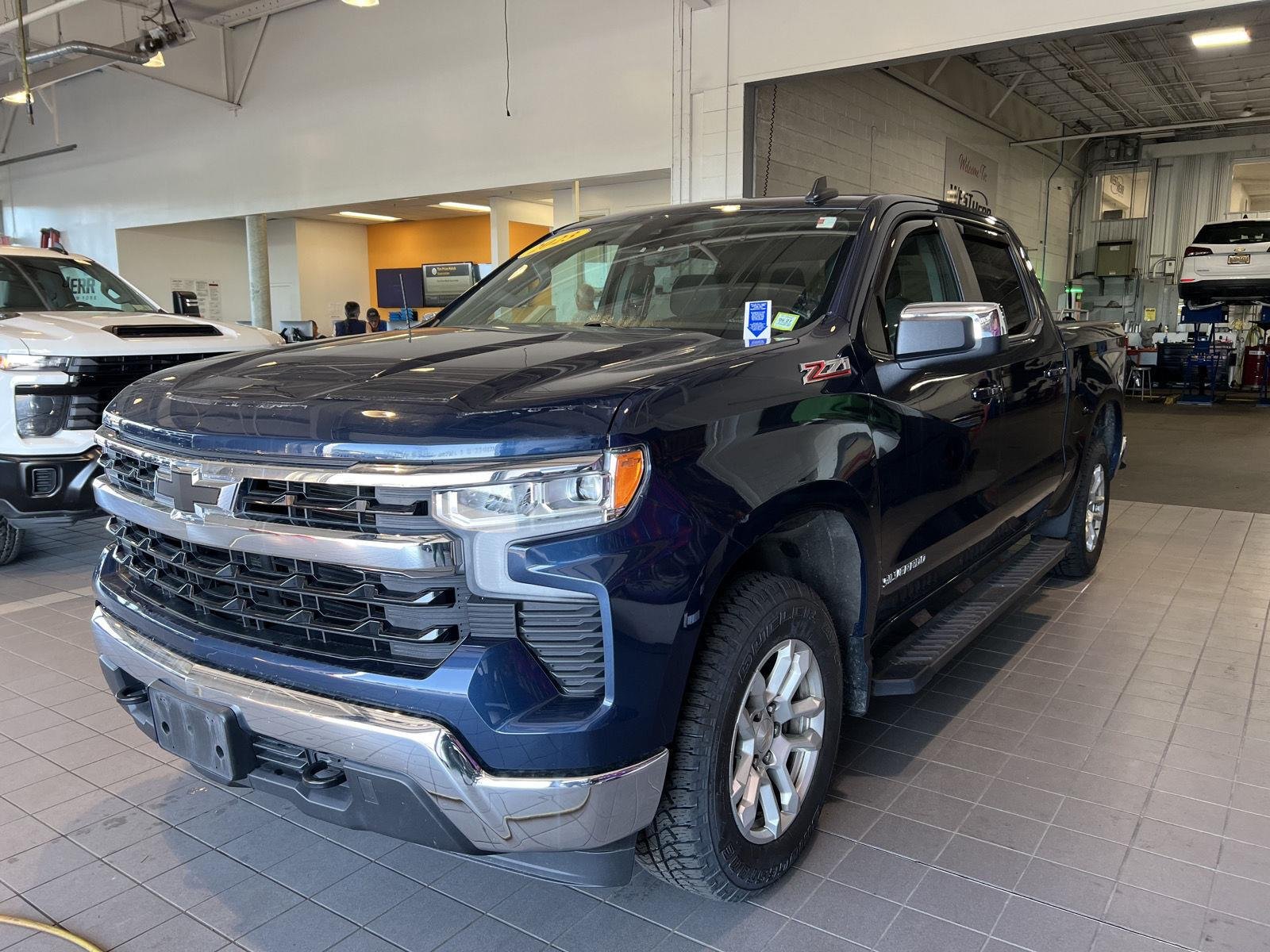 Used 2023 Northsky Blue Metallic Chevrolet LT image 5