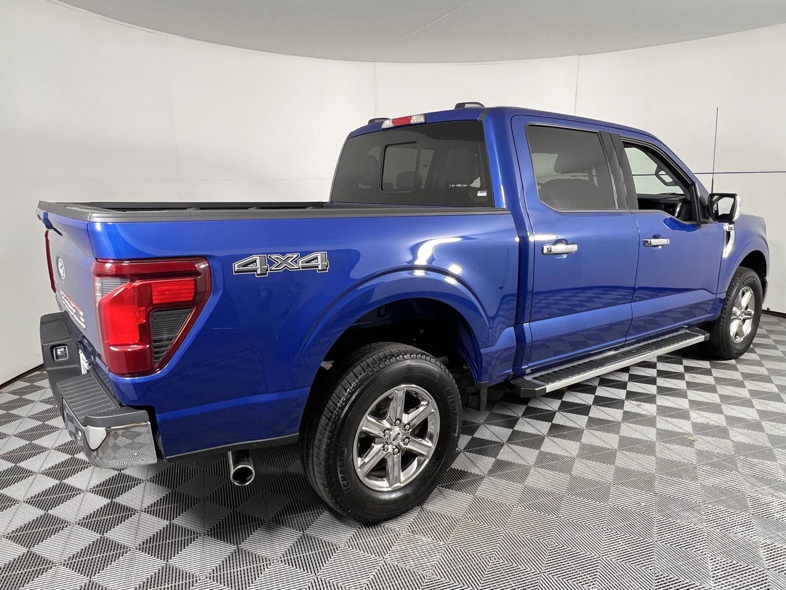 Used 2024 Atlas Blue Ford XLT image 10