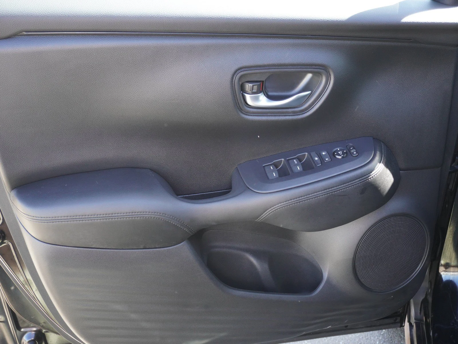 Used 2025 Crystal Black Pearl Honda LX image 17